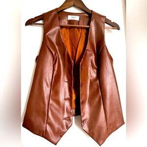 Suzy Shier Pleather Vest. Size Medium, Light Brown.